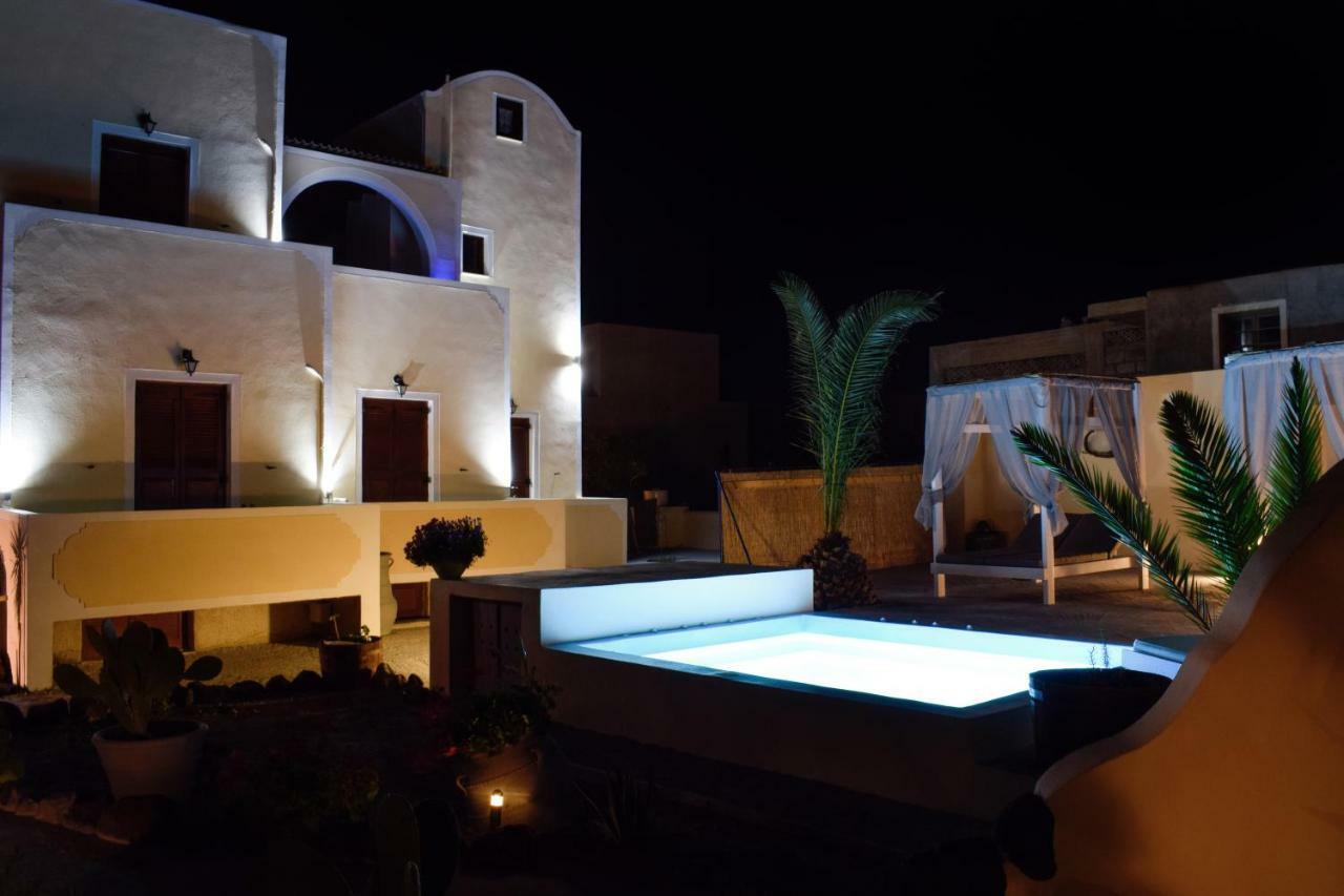 Marina's * Perivolos (Santorini)