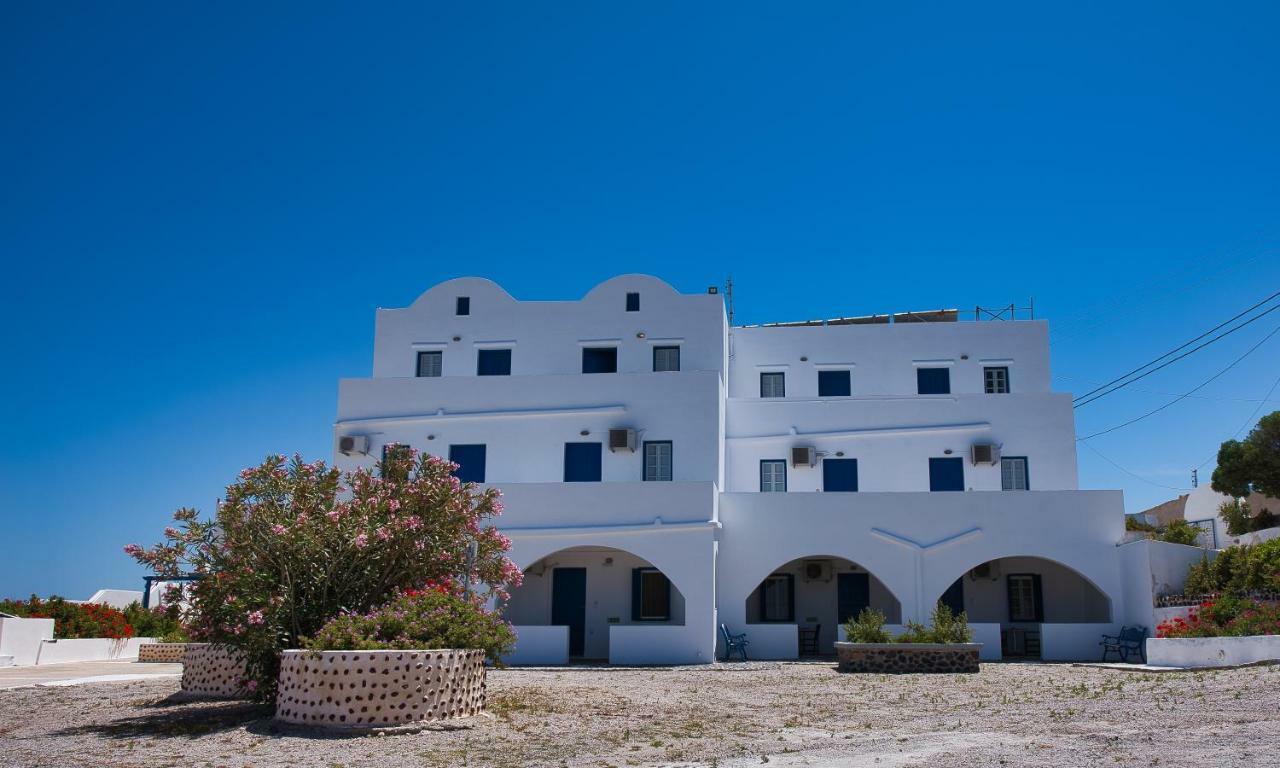 Thira's Dolphin Aparthotel