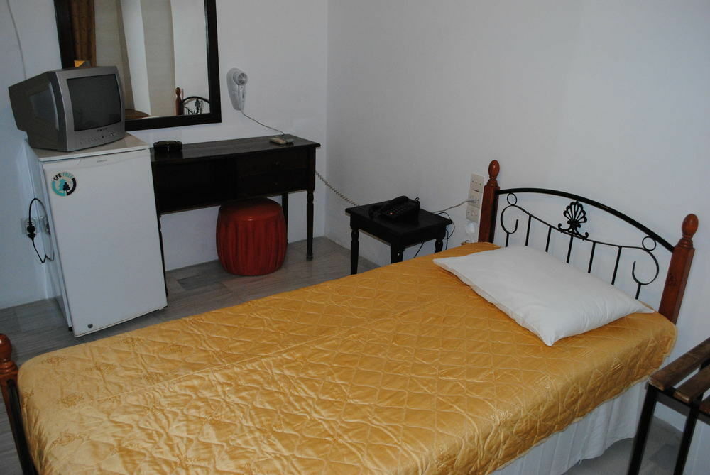 Santorini 3*