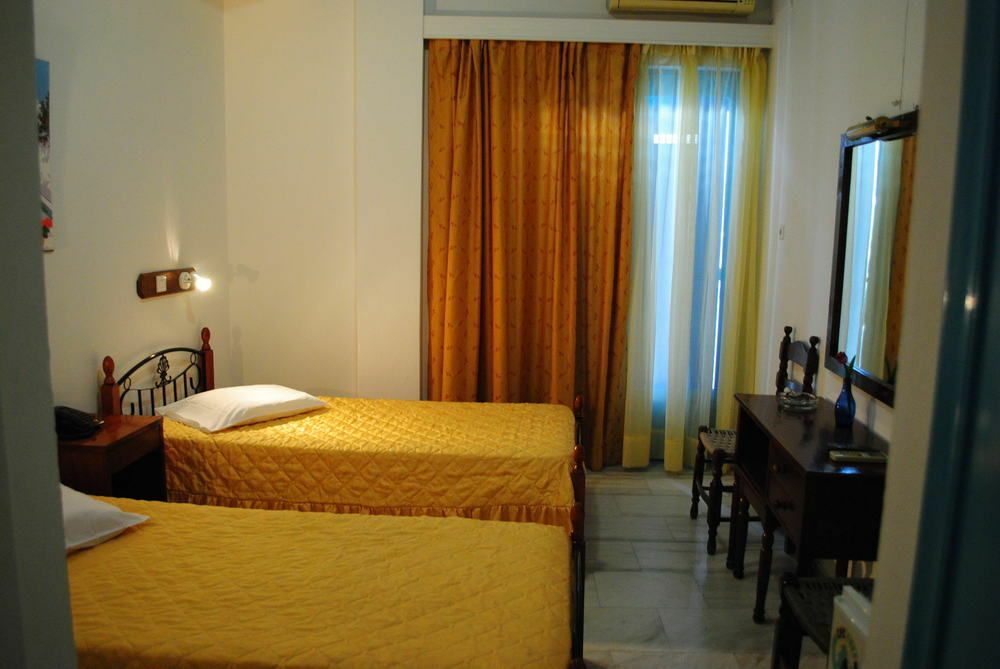 Hotel Santorini 3*