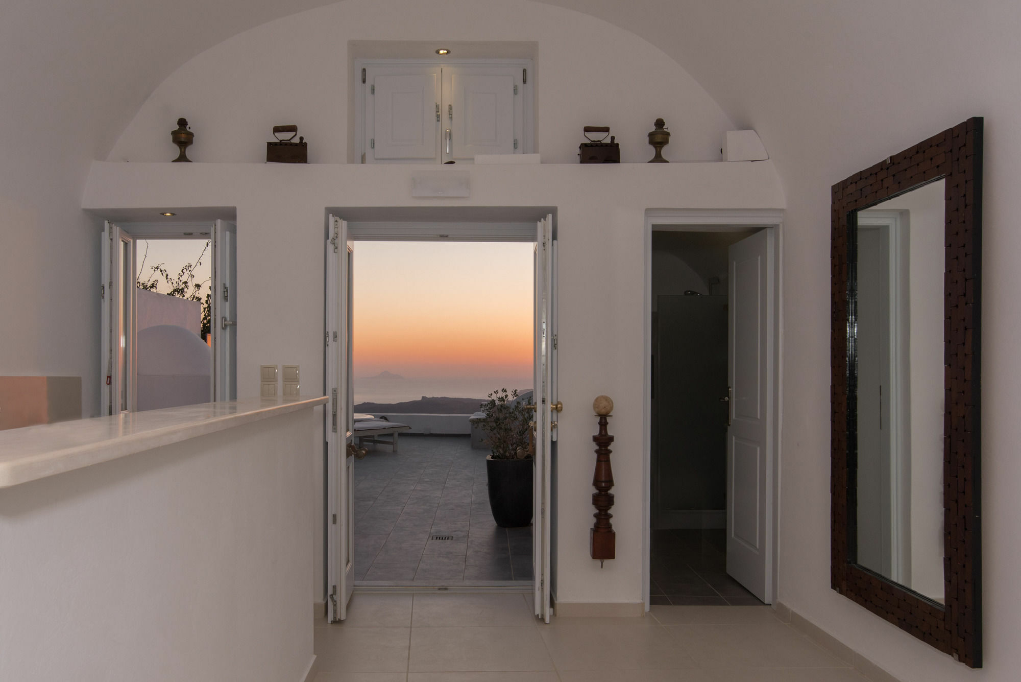 Villa Karpimo Horizon - Caldera View With Private Hot Tub Firostefani