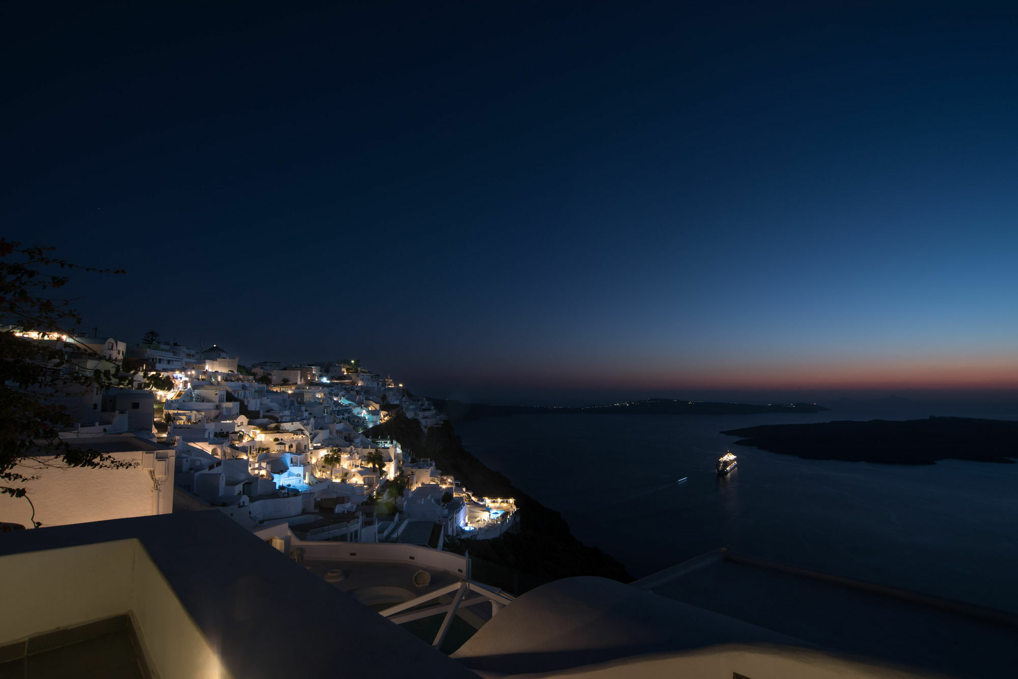 Karpimo Horizon - Caldera View With Private Hot Tub * Firostefani