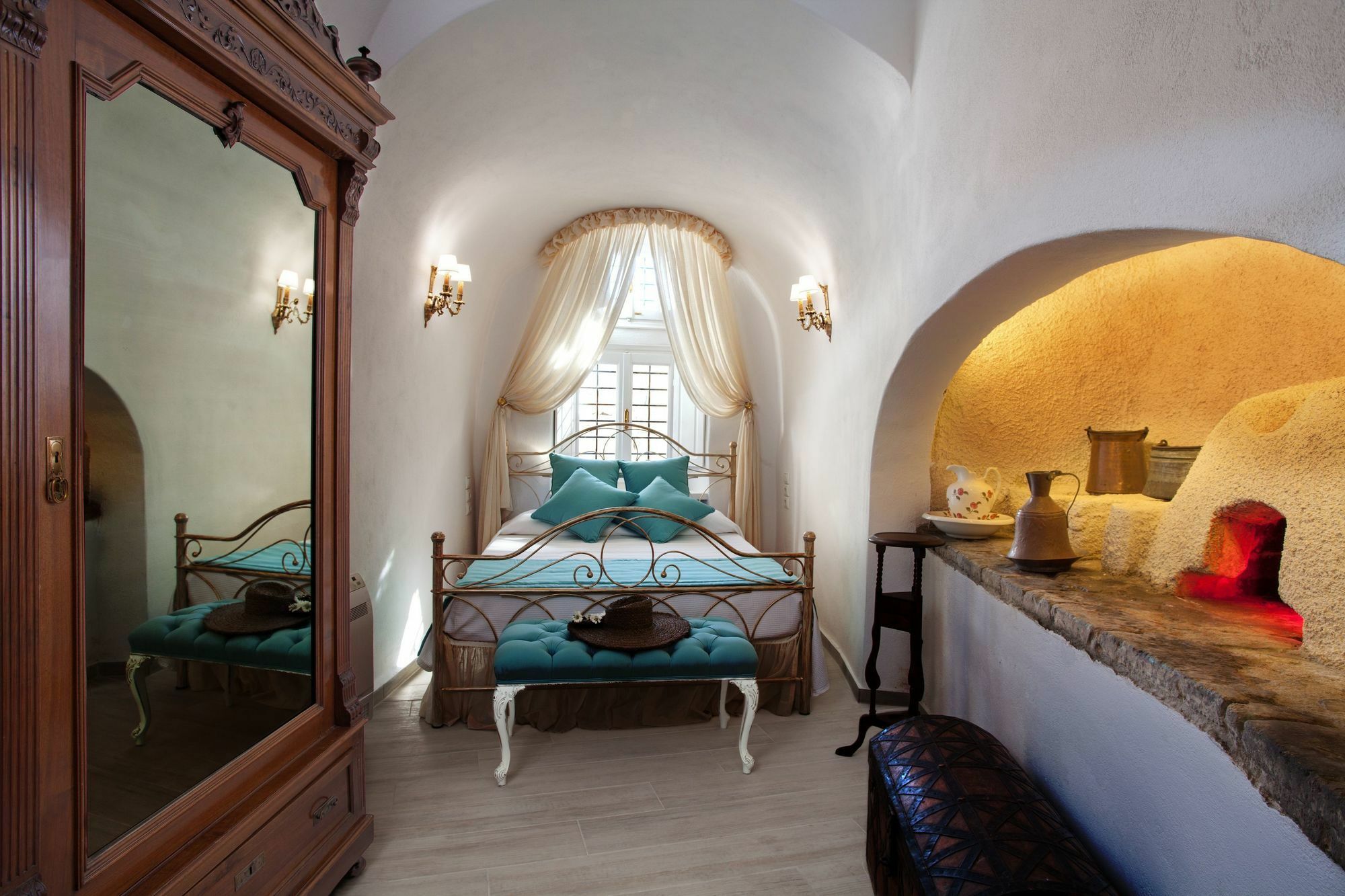 Villa Olive Cave Houses *