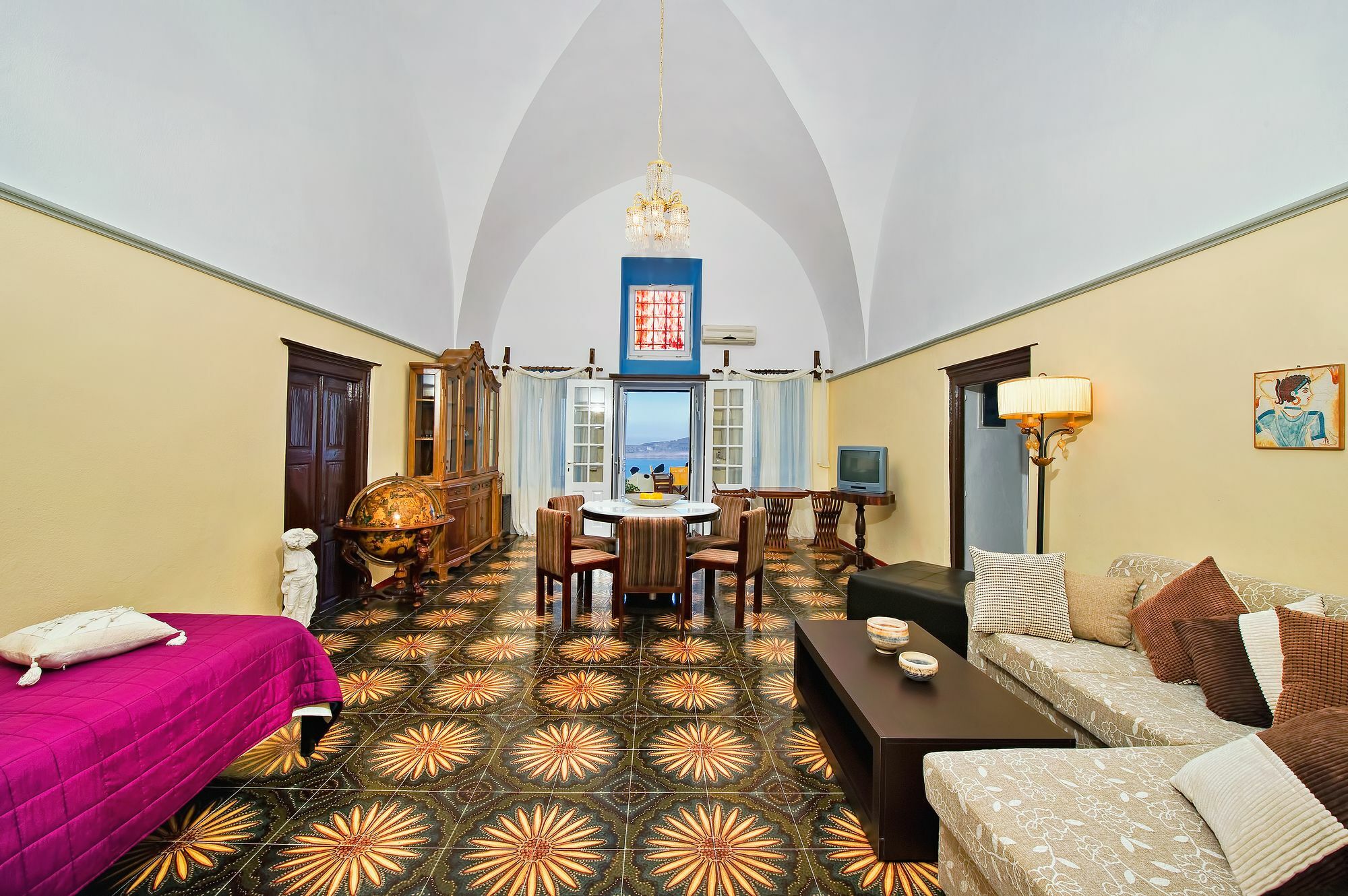 Iriana Suites *