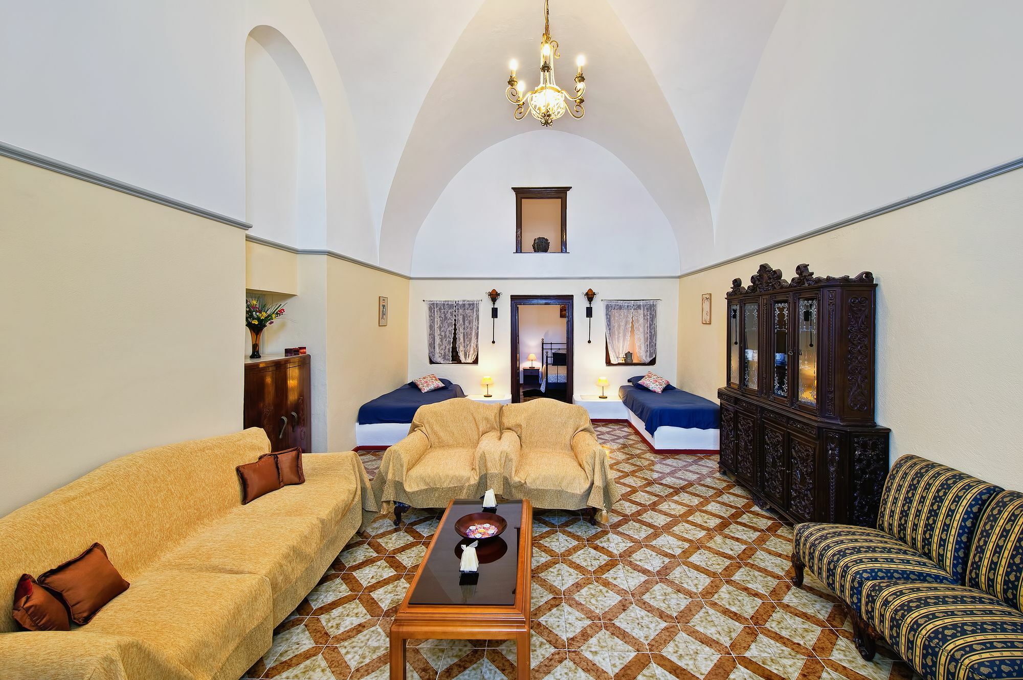 Iriana Suites Apartment *