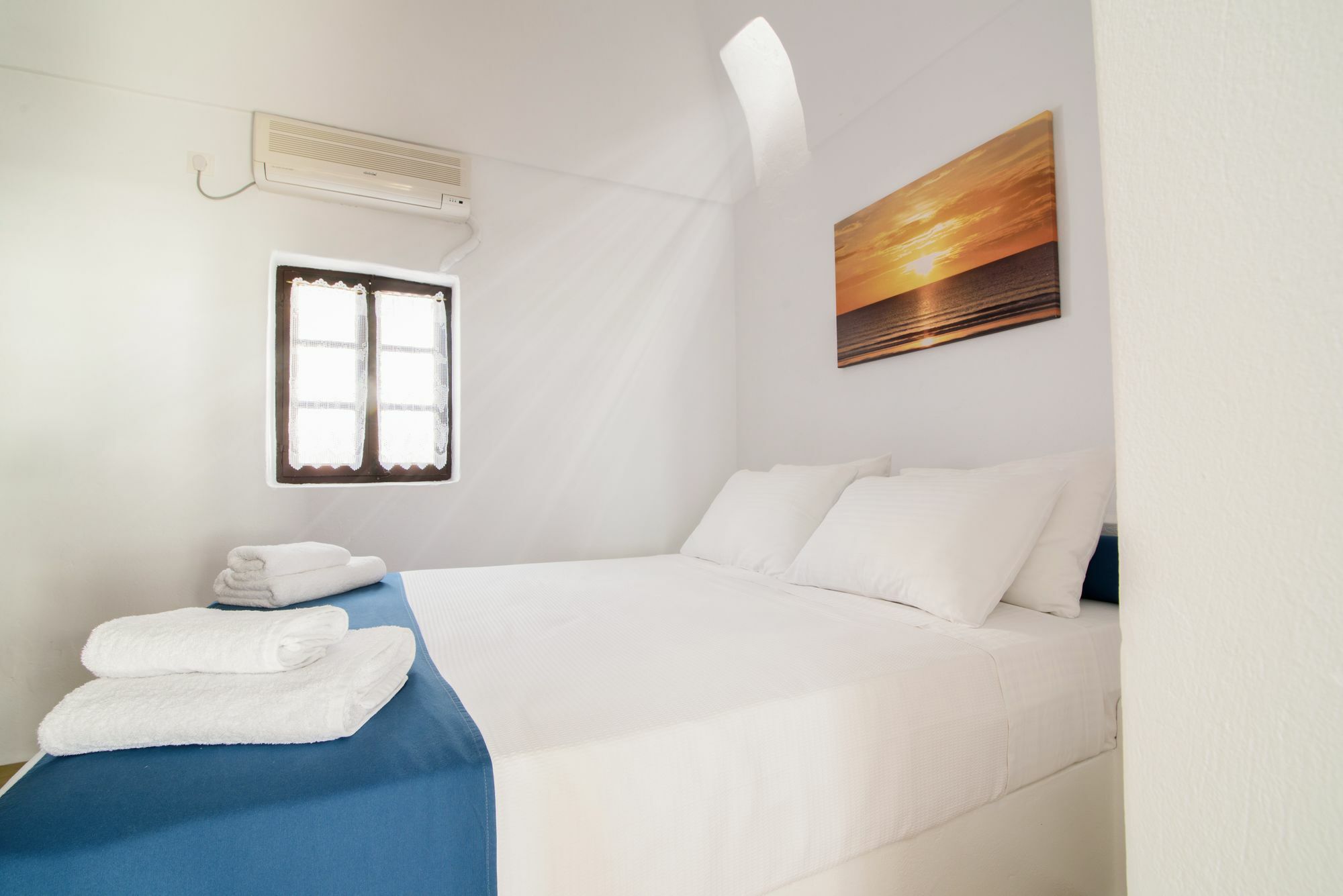 Santorini Crystal Blue 4* Kamari (Santorini)
