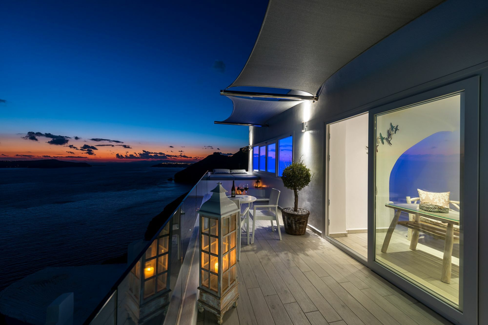 Deep Blue Fira (Santorini)