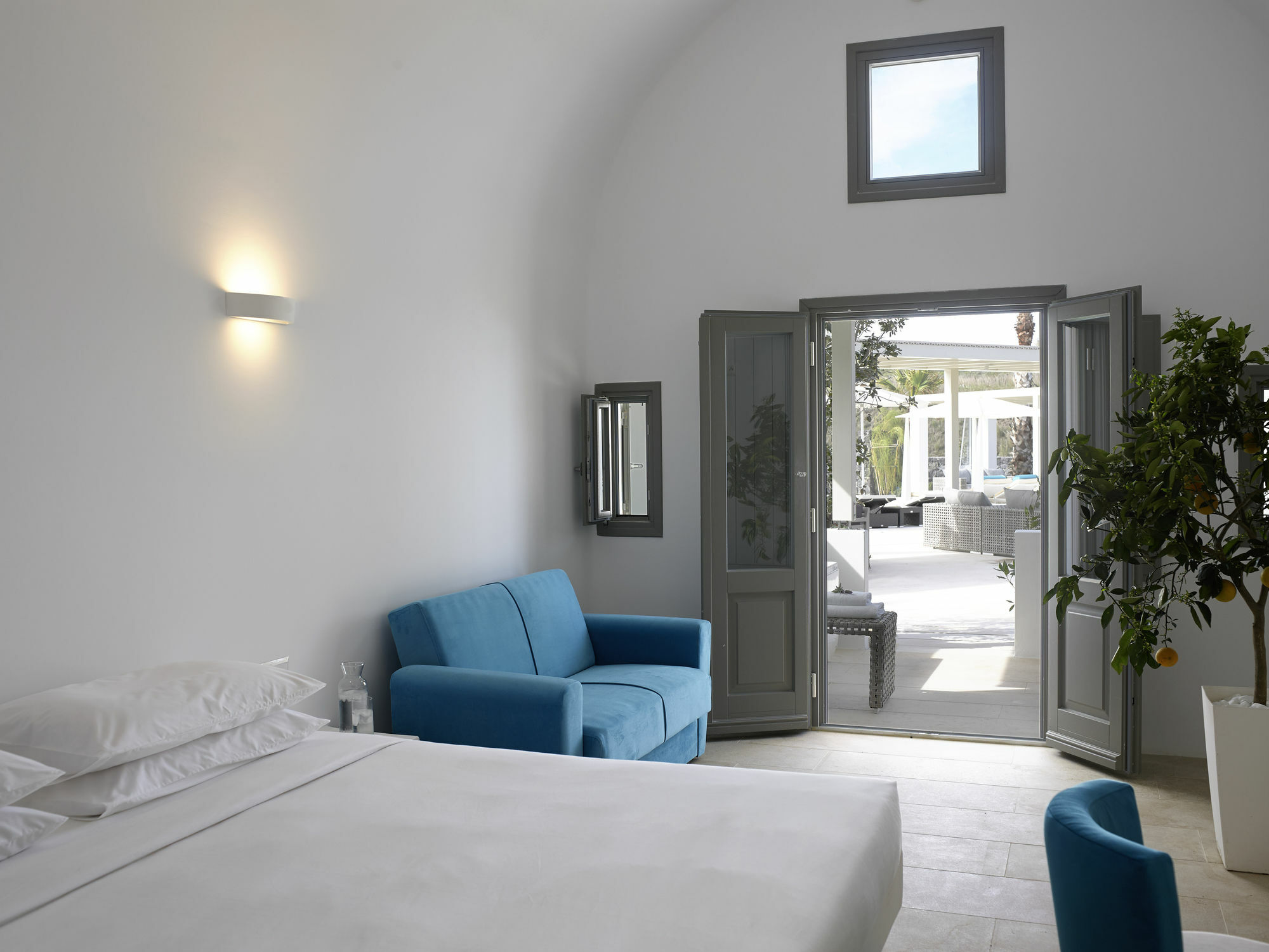 Aurora Luxury Suites Hotel 4*