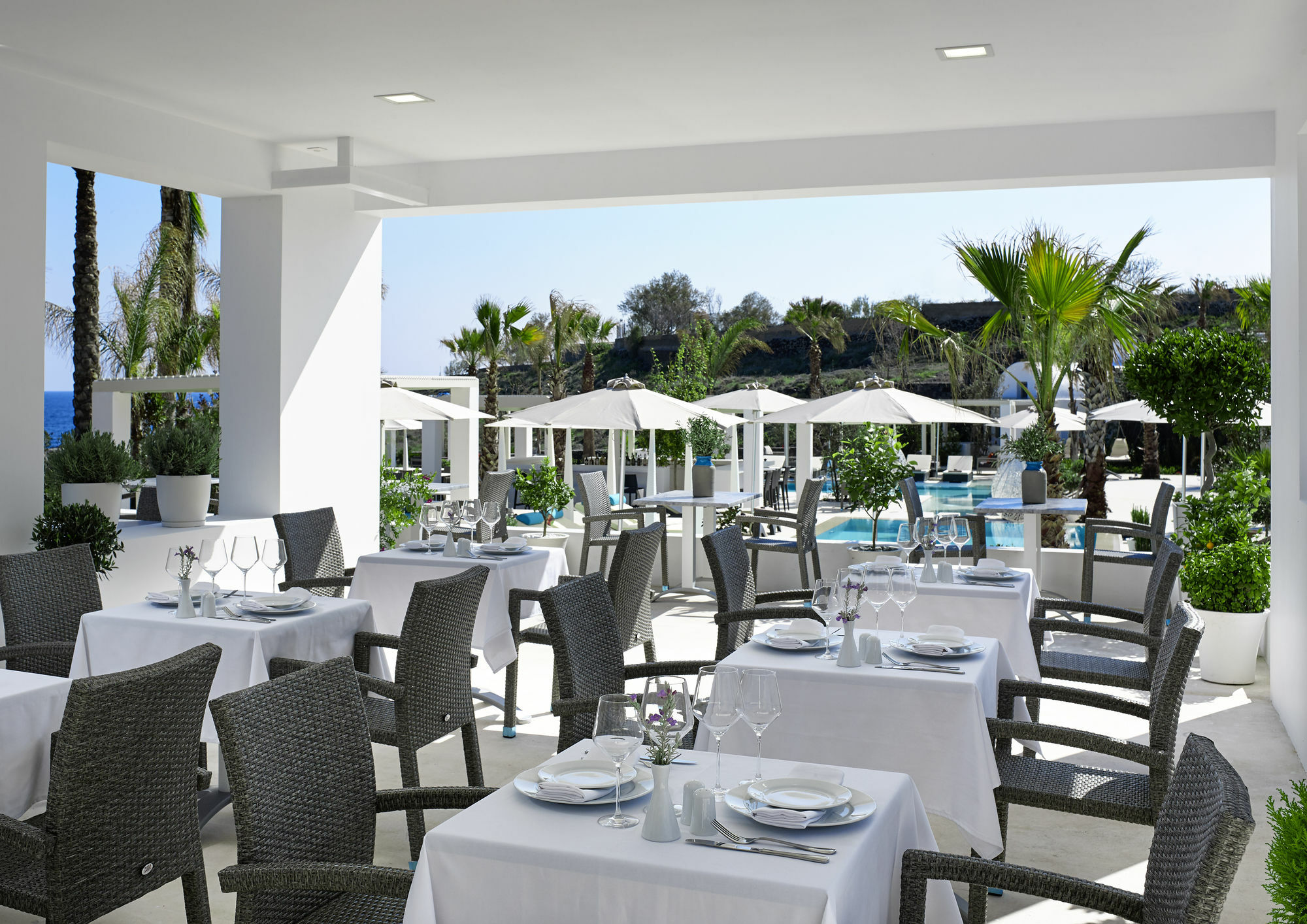 Aurora Luxury Suites Hotel 4*