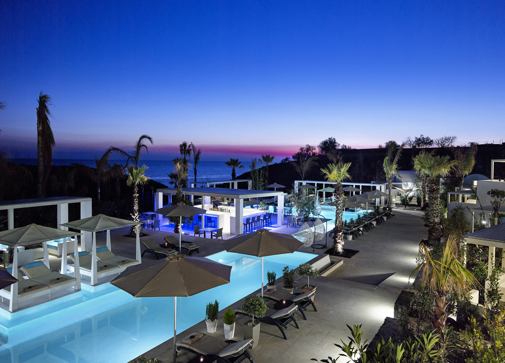 Aurora Luxury Suites Hotel 4*