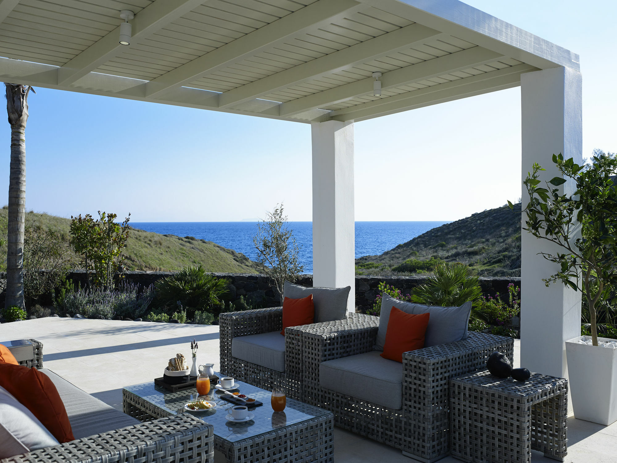 Aurora Luxury Suites Hotel 4*
