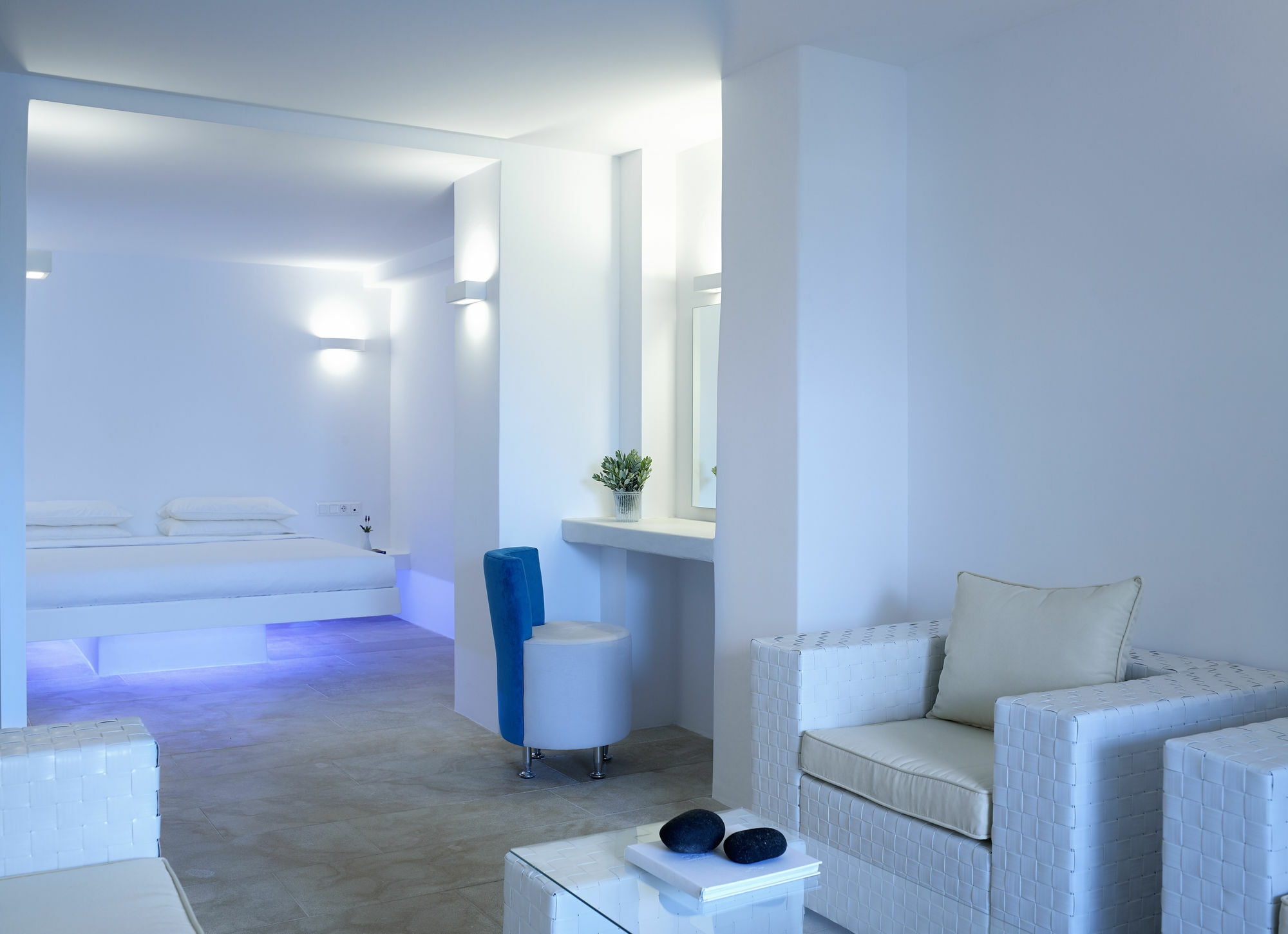 Aurora Luxury Suites Hotel 4*