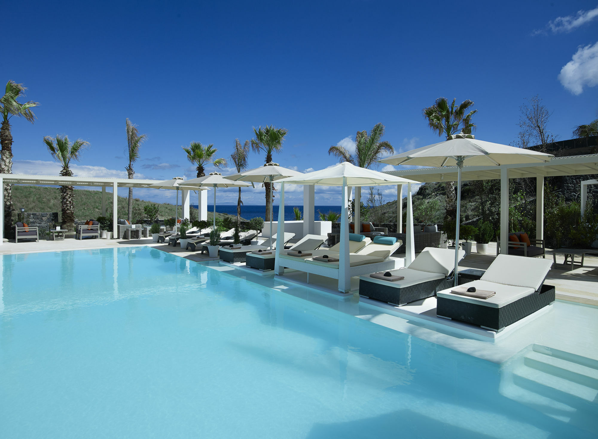 Aurora Luxury Suites 4*