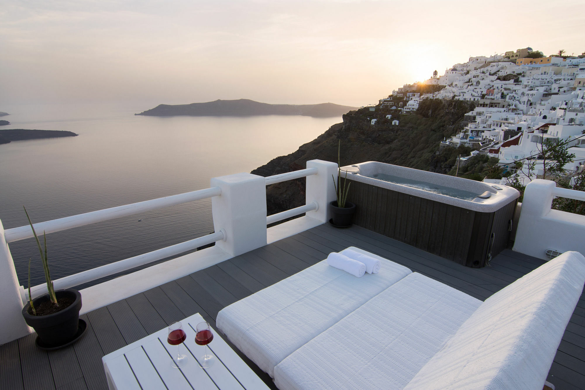White Rook By Caldera * Imerovigli (Santorini)