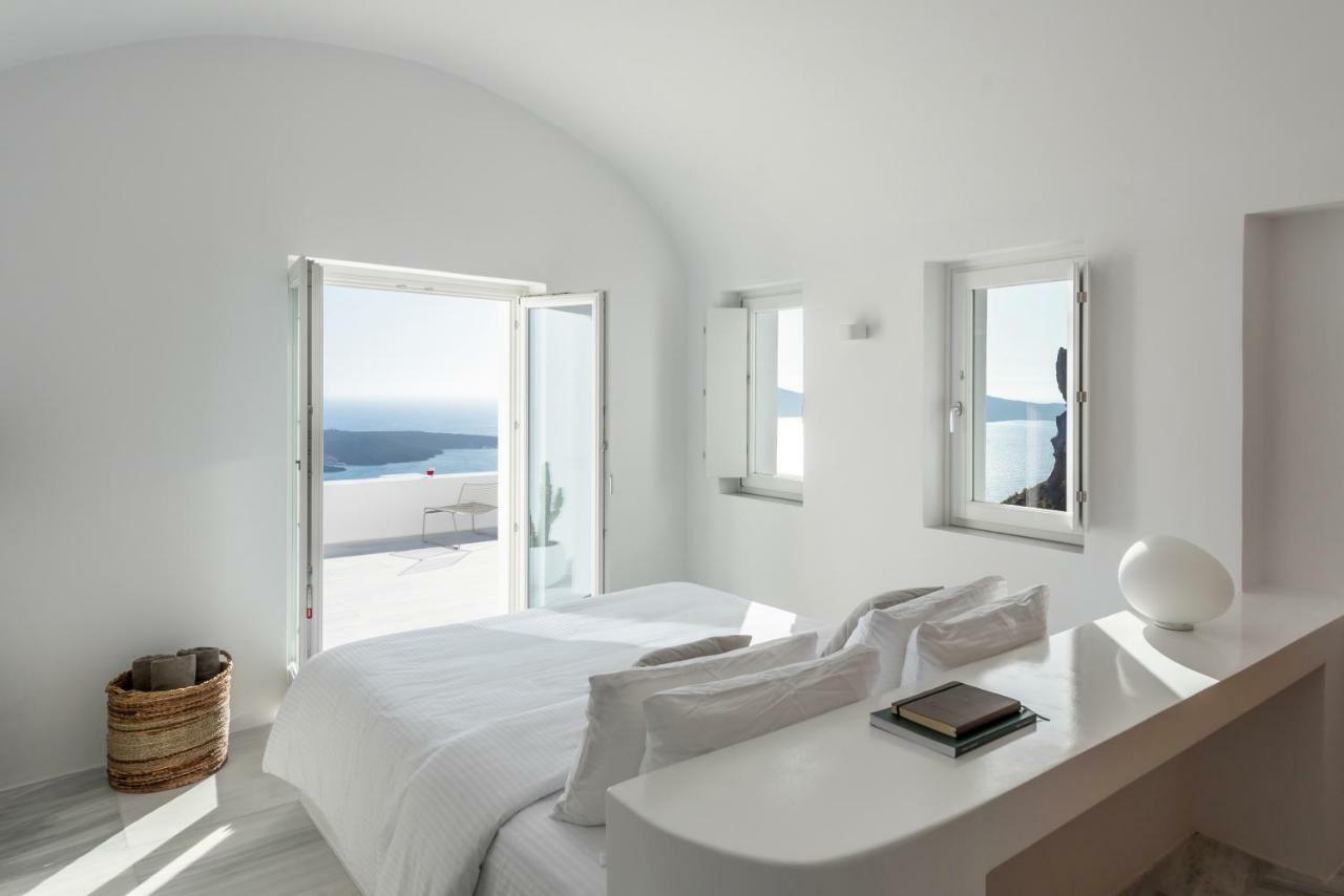 White Ark * Fira (Santorini)