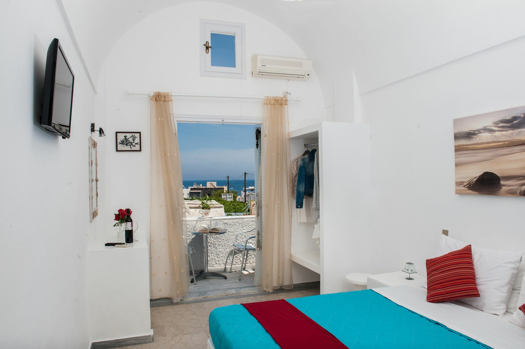 Join Us Cost 2* Kamari (Santorini)