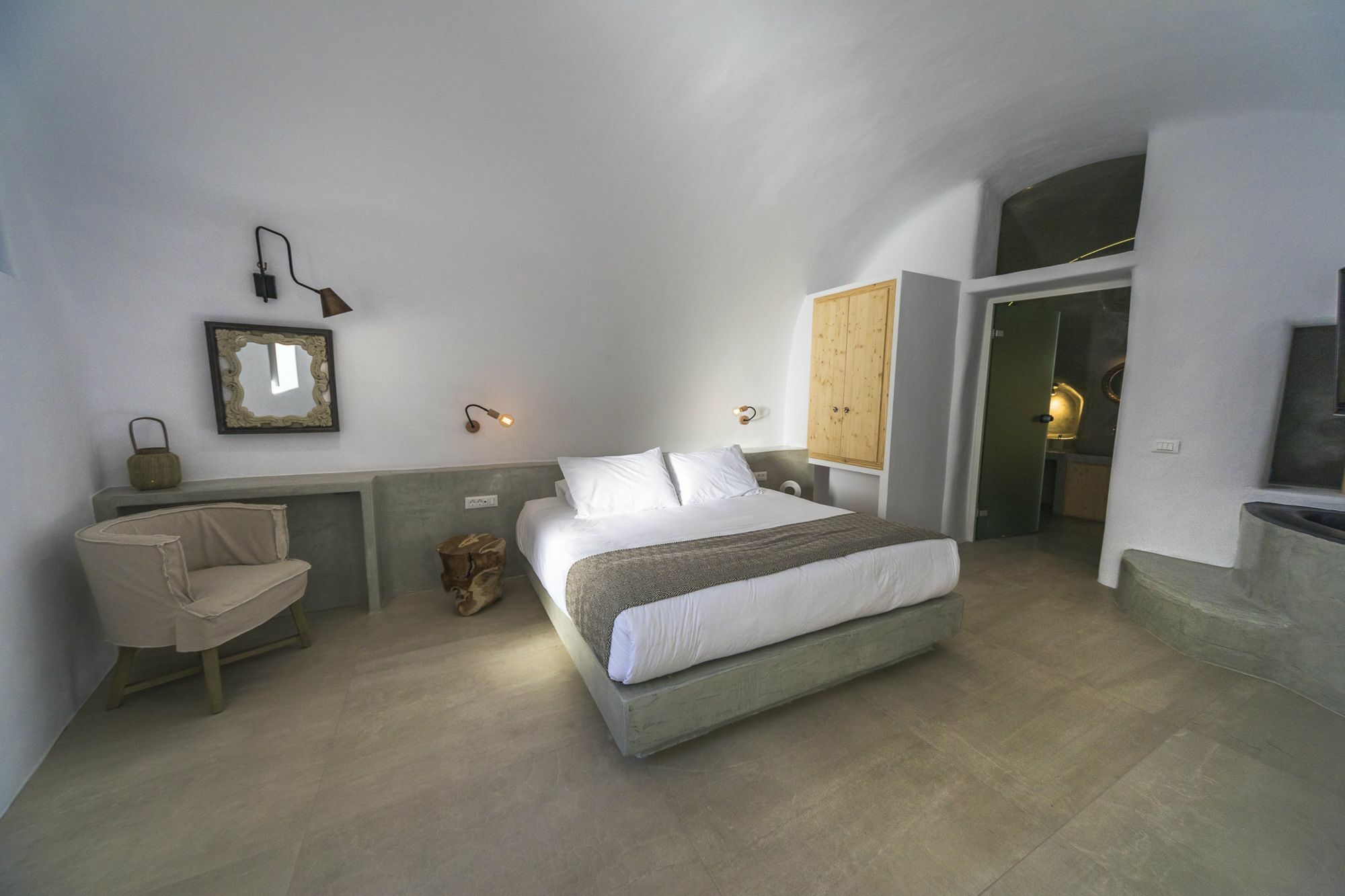 Elysian Santorini Hotel