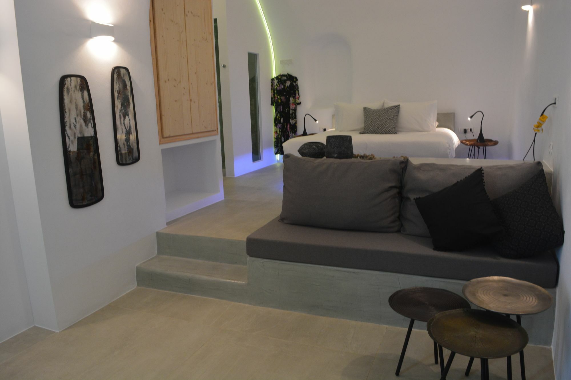 Elysian Santorini Hotel 3*
