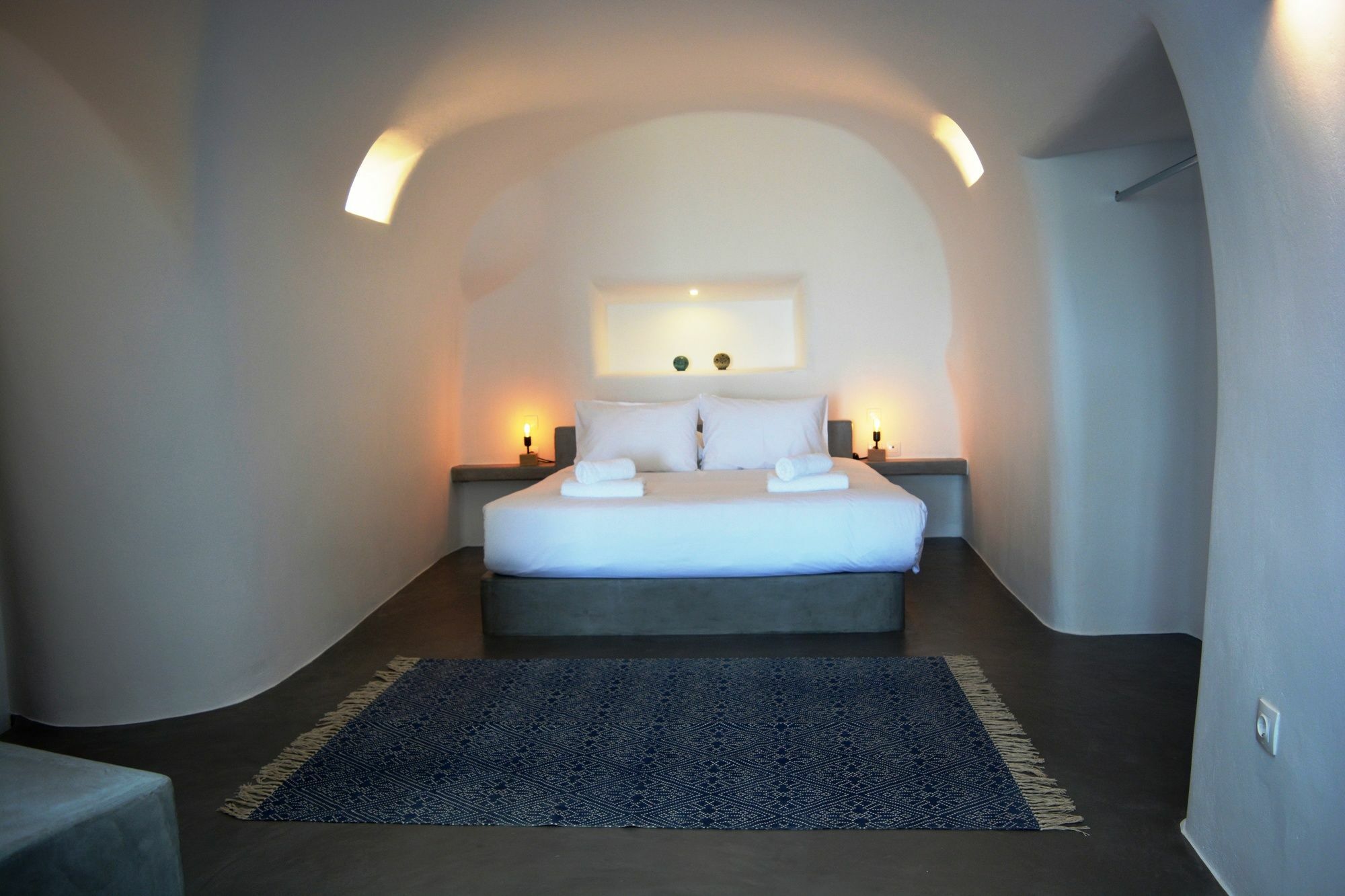 Hotel Elysian Santorini 3*