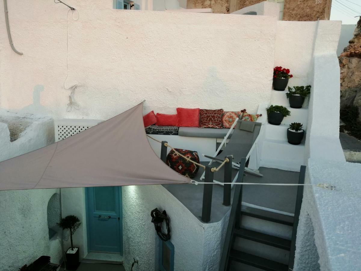 Santorinian Lava House Holiday home Pyrgos Kallistis
