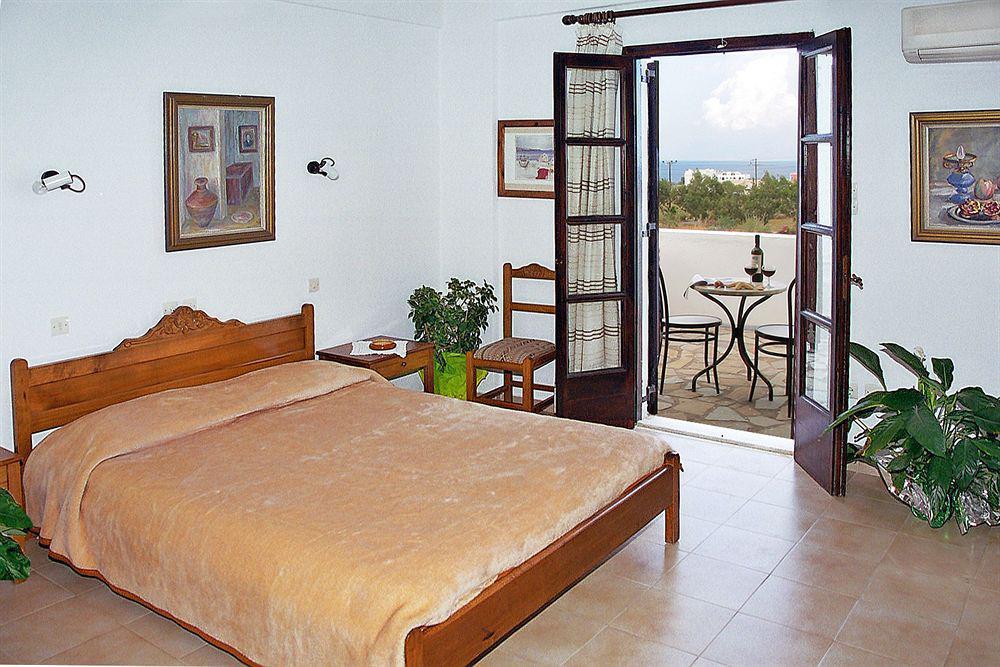Rivari Santorini 3* Kamári