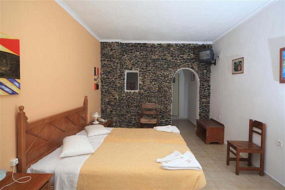 Rivari Santorini 3* Kamári