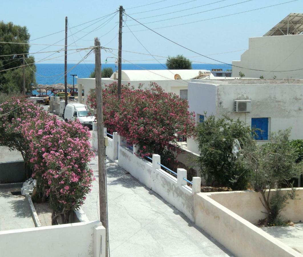 Captain Lazaros Villa: Black With Pool And Sea View * Perissa (Santorini)