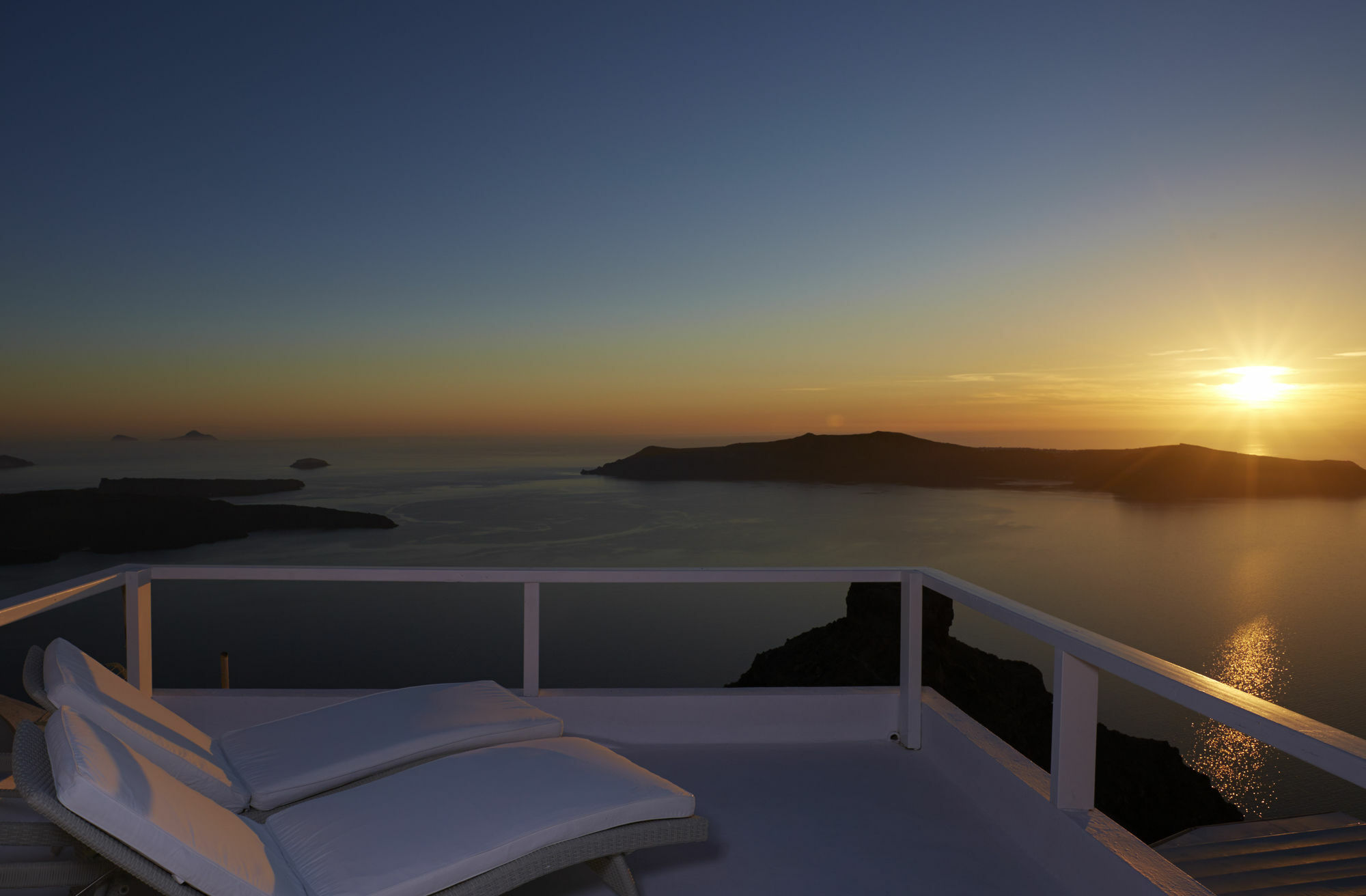 Whitedeck Santorini Hotel