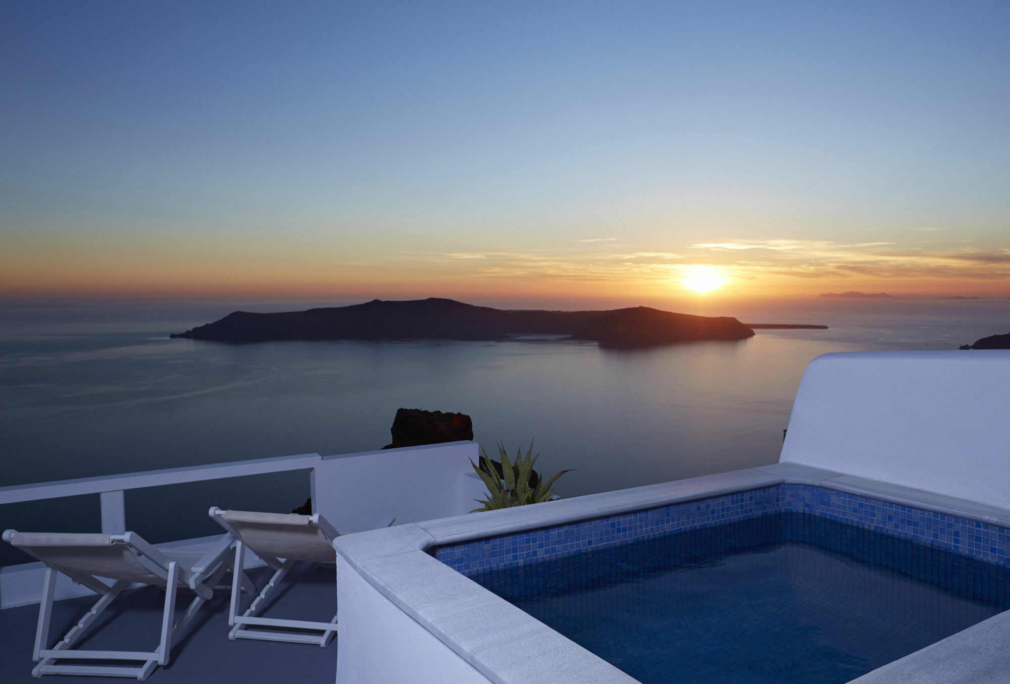 Whitedeck Santorini Hotel