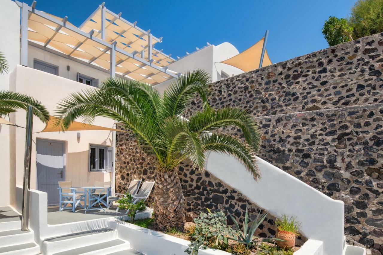 Akrotiri Hotel