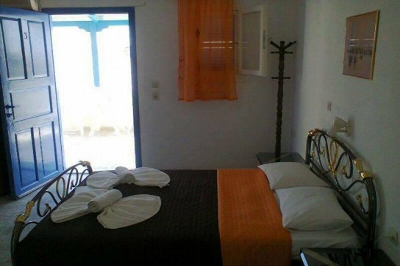 Zannes Hotel Perissa (Santorini)