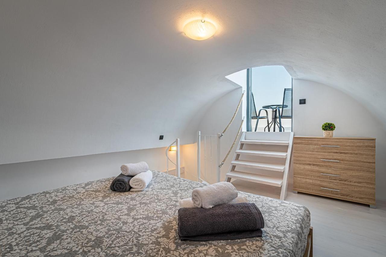 Apartment Rhenea Imerovigli (Santorini)