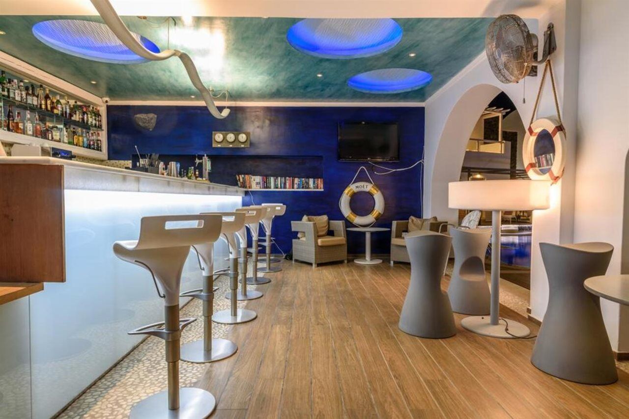 La Deluxe & (adults Only) 5* Kamari (Santorini)