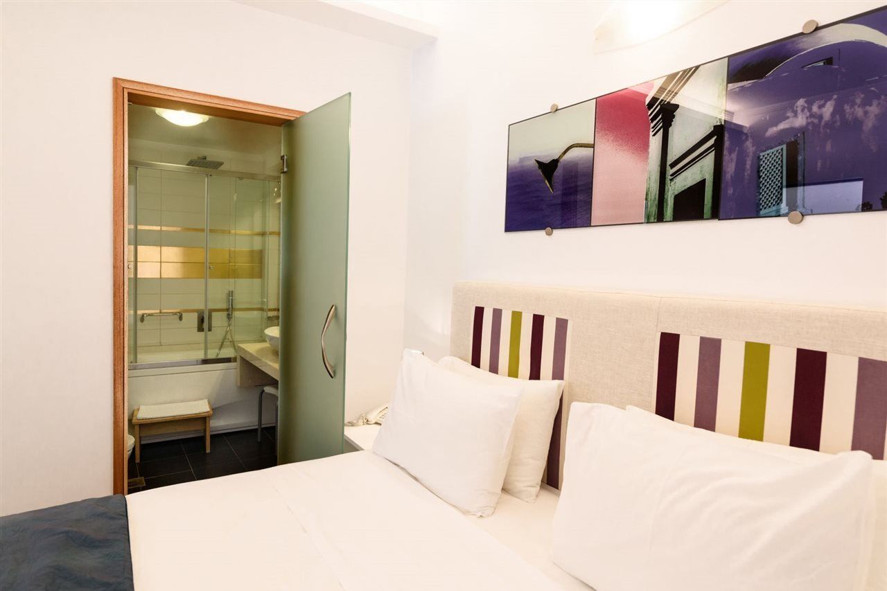 La Deluxe & (adults Only) Hotel Kamari (Santorini)