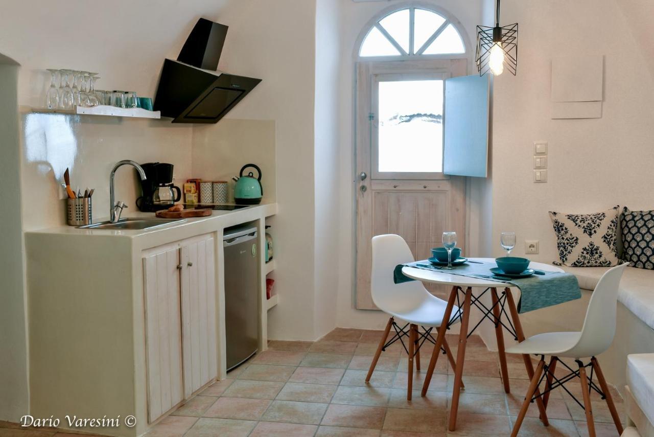 Santorinian Lava House Holiday home Pyrgos Kallistis