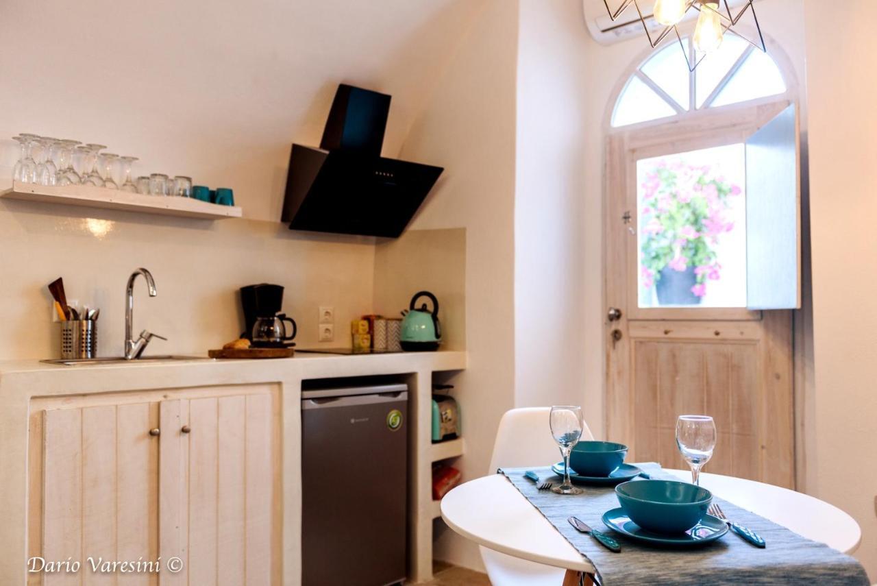 Santorinian Lava House Holiday home Pyrgos Kallistis