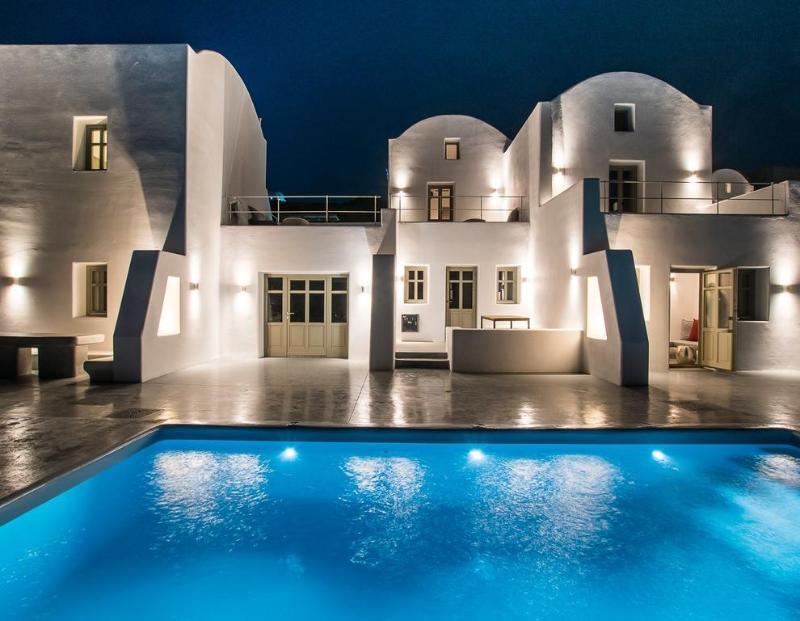 Cape 9 & Hotel Akrotiri (Santorini)