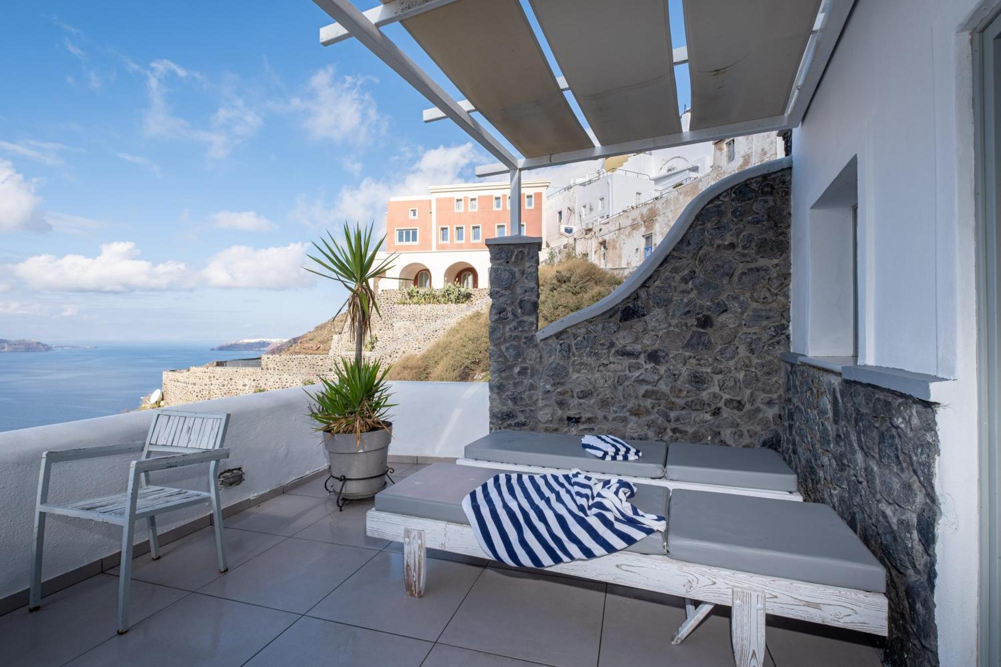 Loucas On The Cliff Hotel 3*