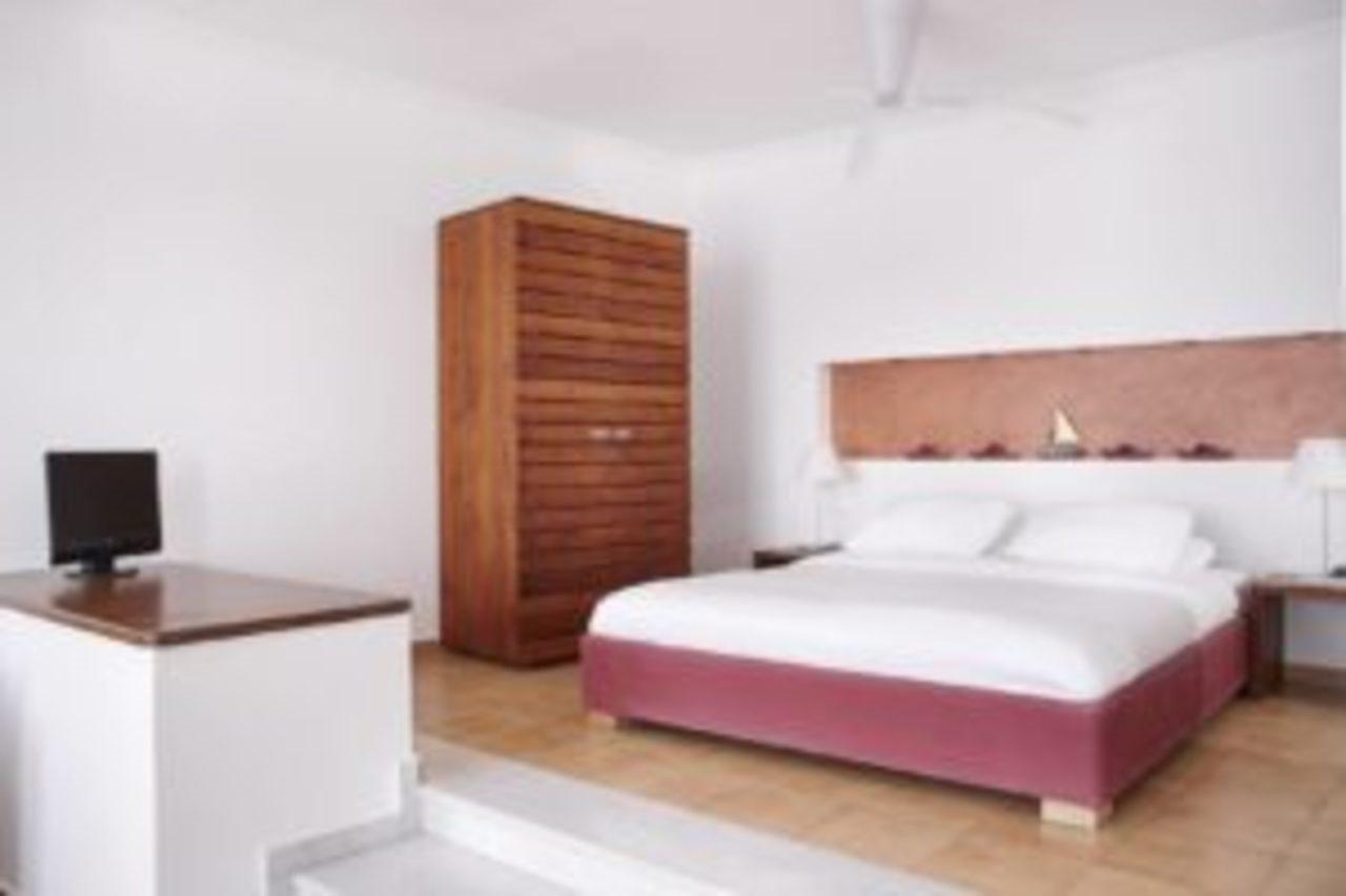 Hotel Manos Small World