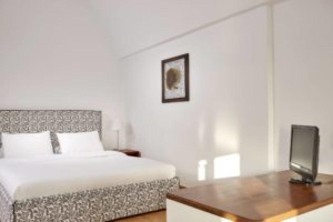 Hotel Manos Small World