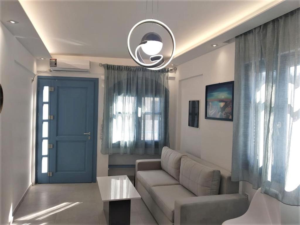 Captain Lazaros Villa: Black With Pool And Sea View *