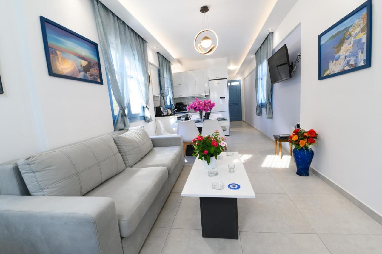 Villa Captain Lazaros Villa: Black With Pool And Sea View Perissa (Santorini)