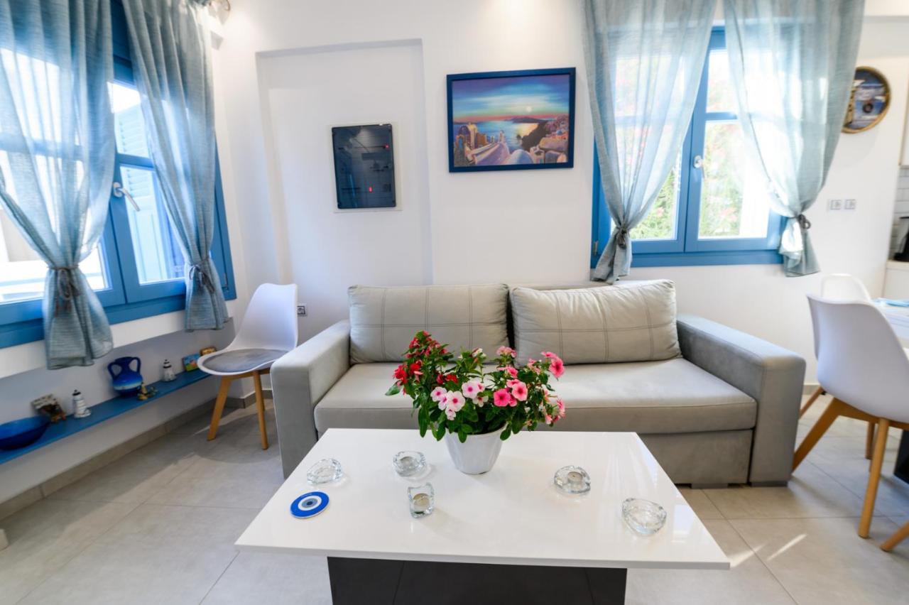 Captain Lazaros Villa: Black With Pool And Sea View Villa *