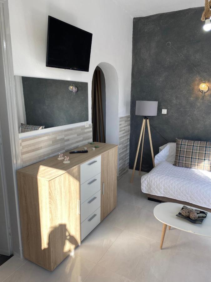 Anto Aparthotel Fira (Santorini)