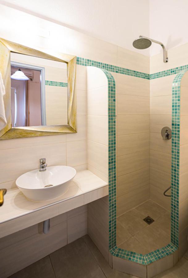 Join Us Cost Guest house Kamari (Santorini)