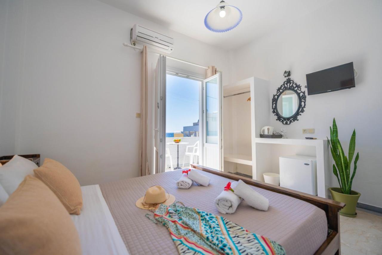Join Us Cost 2* Kamari (Santorini)