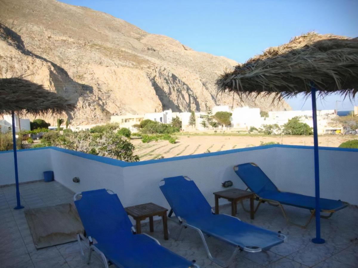 Studios Halaris Perissa (Santorini)