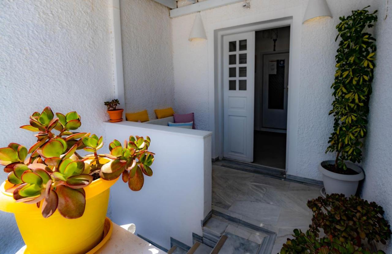 Join Us Cost Kamari (Santorini)