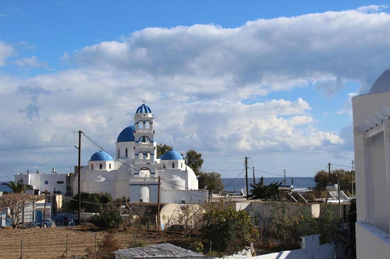 Studios Halaris Perissa (Santorini)