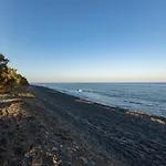 House On The Black Beach With Sea View And Parking